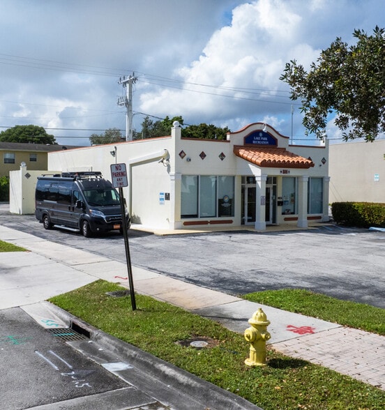 More Photos Of 800 Park Ave, West Palm Beach Storefront Retail Office For Sale