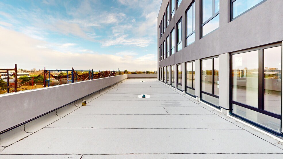 More Photos Of 815 Kings Hwy, Brooklyn Office For Lease