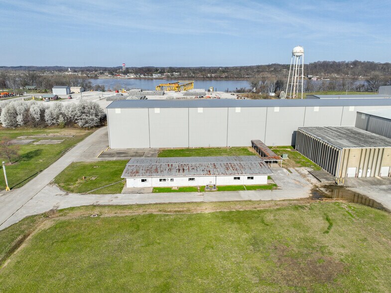 More Photos Of 2870 River Rd, Hawesville Warehouse For Lease