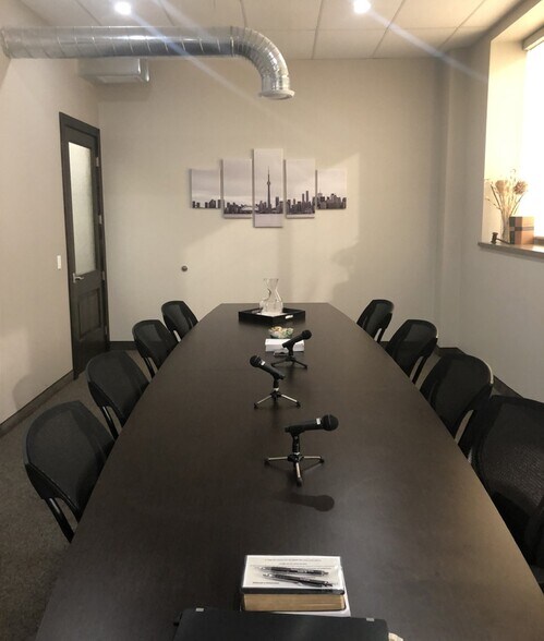 More Photos Of 236 Victoria St, Kitchener Office For Lease