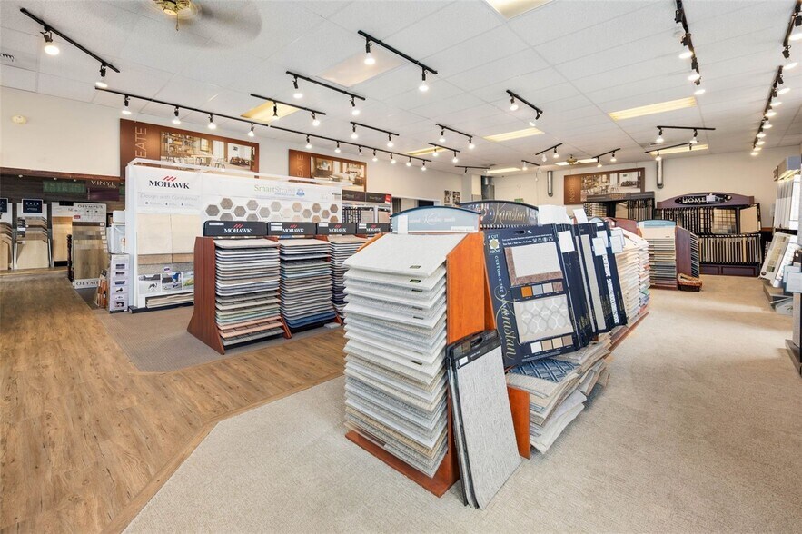 More Photos Of 542 Main St, Edmonds Freestanding For Sale