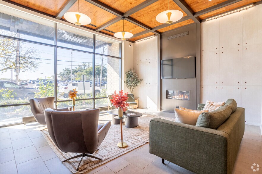 More Photos Of 4800 157th St, Oak Forest Apartments For Lease