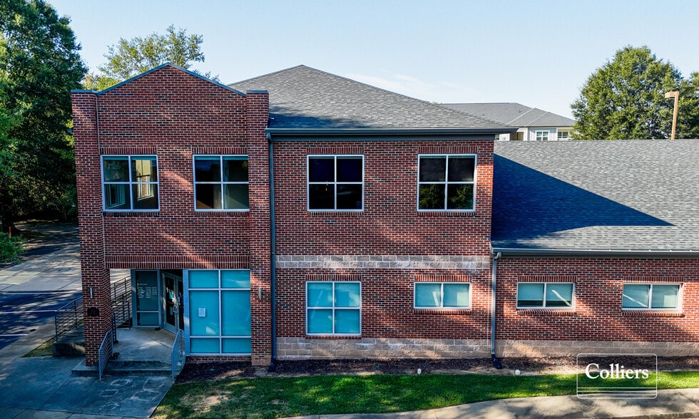 More Photos Of 300 Regent Park Ct, Greenville Office For Lease