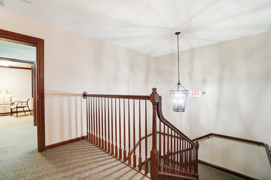 More Photos Of 830 E Franklin St, Centerville Medical For Sale