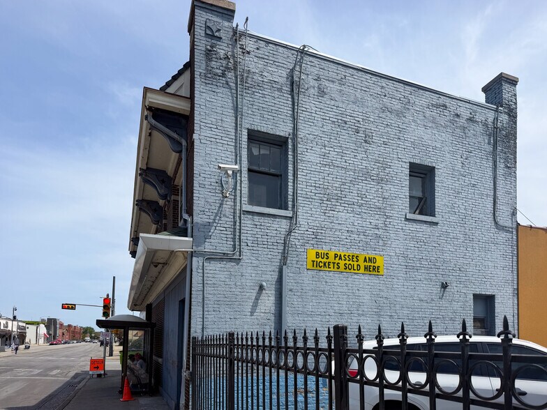 More Photos Of 801-803 S 16th St, Milwaukee Storefront Retail Residential For Sale