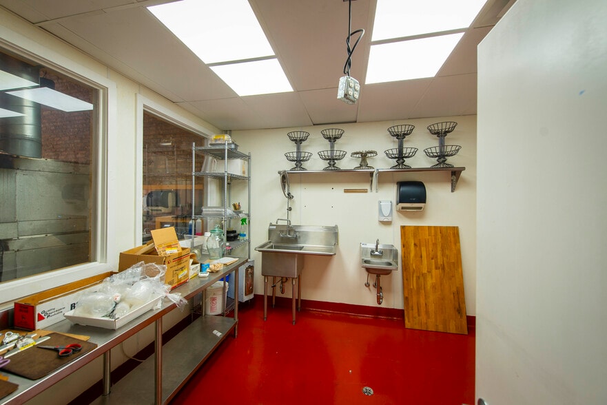 More Photos Of 321 S Jefferson St, Chicago Storefront Retail Office For Lease