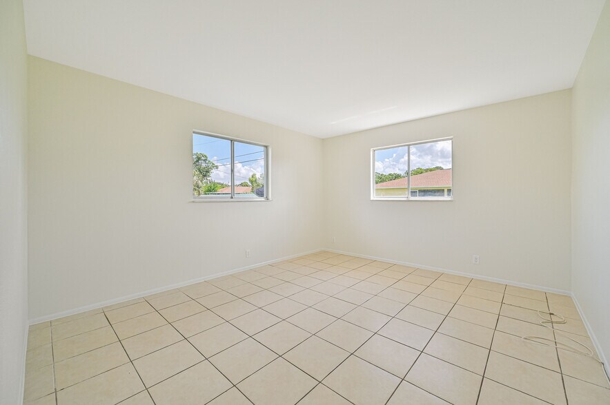 More Photos Of 937 SE 23rd Pl, Cape Coral Apartments For Sale