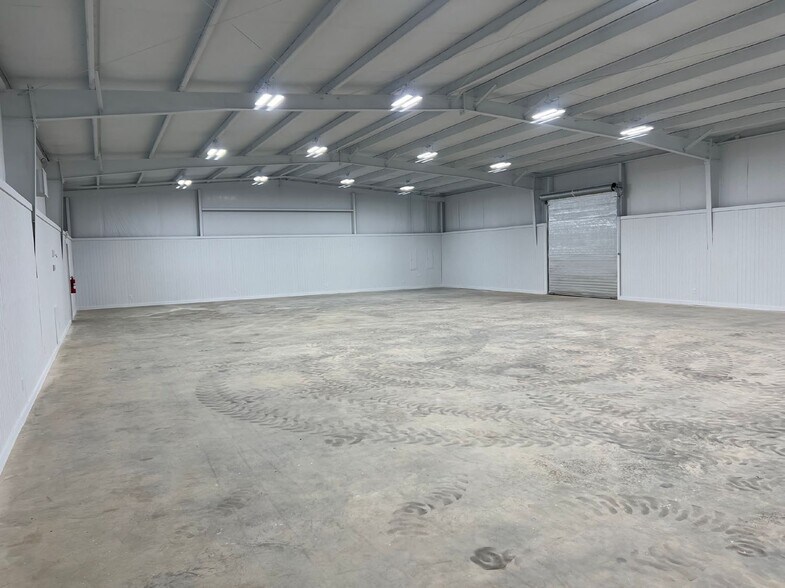 More Photos Of 7023 Sand Beach Blvd, Shreveport Warehouse For Lease