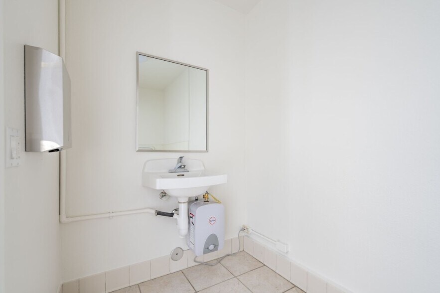 More Photos Of 2410 E Thousand Oaks Blvd, Thousand Oaks Freestanding For Sale