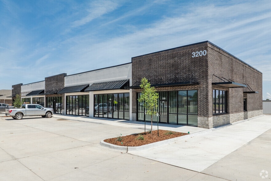 Primary Photo Of 3200 S Santa Fe Ave, Moore Freestanding For Lease