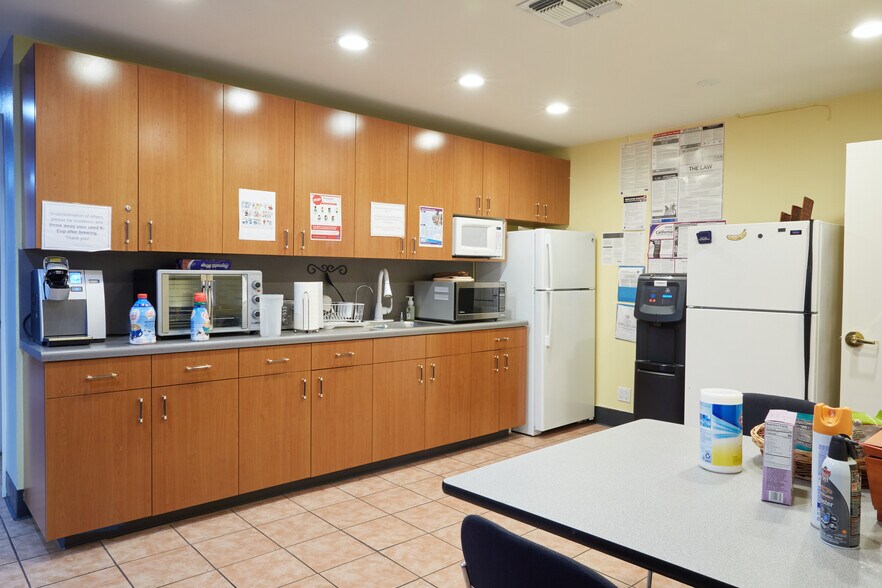 More Photos Of 9171 Gazette Ave, Chatsworth Manufacturing For Sale