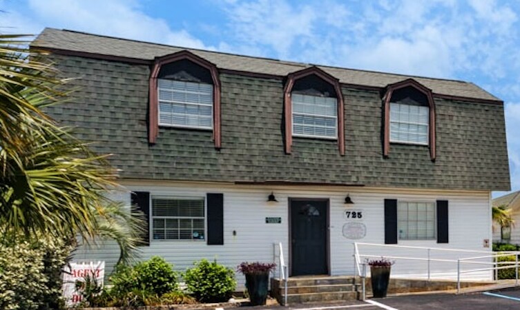 Primary Photo Of 725 Harbor Blvd E, Destin Medical For Sale