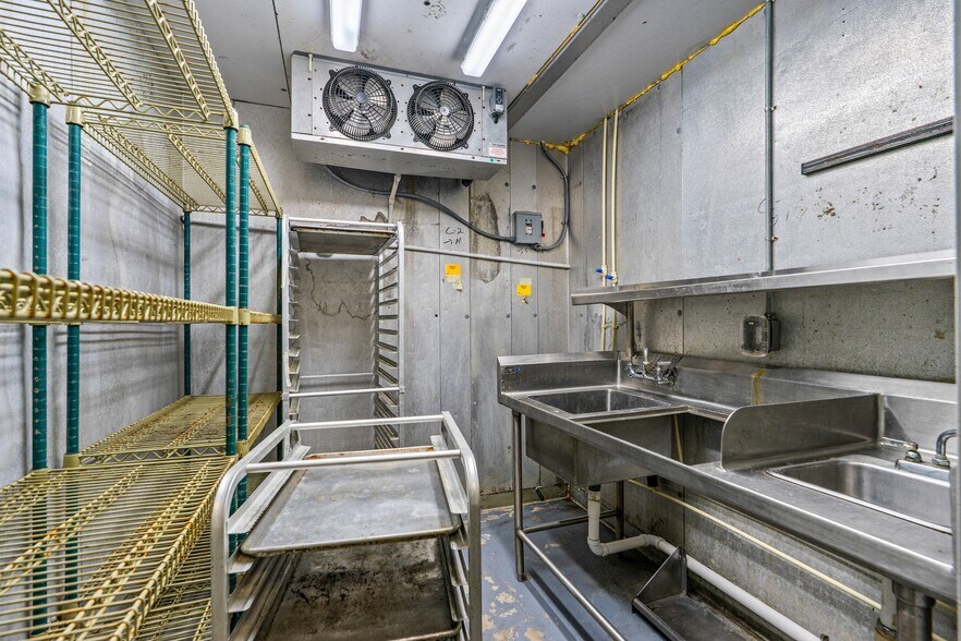 More Photos Of 4170 S Ridgewood Ave, Edgewater Specialty For Lease