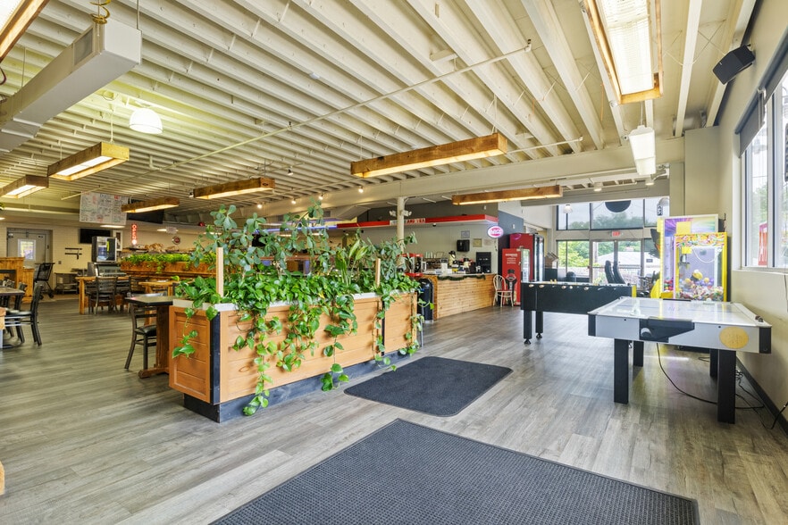 More Photos Of 7909 High School Rd, Elkins Park Restaurant For Lease