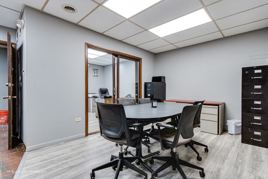 More Photos Of 2535 Bernice Rd, Lansing Warehouse For Sale