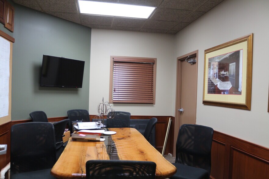 More Photos Of 3112 Normandy Rd, Springfield Warehouse For Sale