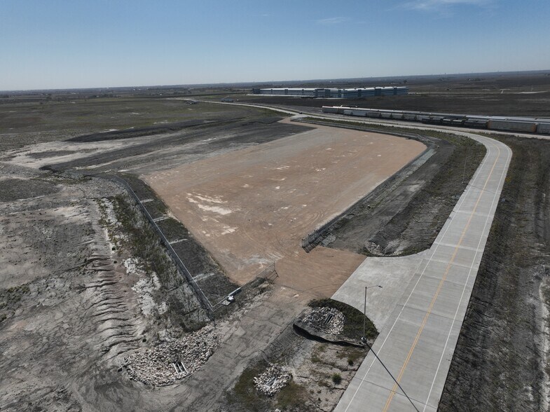 More Photos Of 180 Logistics Loop, Taylor Land For Lease