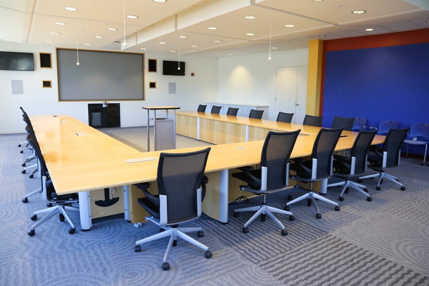 More Photos Of 1000 GSK Dr, Coraopolis Office For Sale