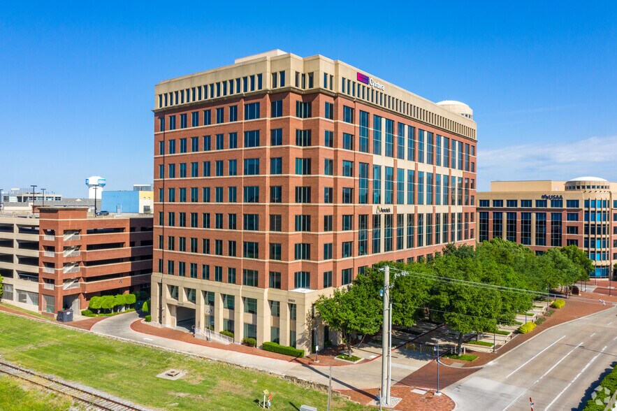 More Photos Of 15601 Dallas Pky, Addison Office For Lease