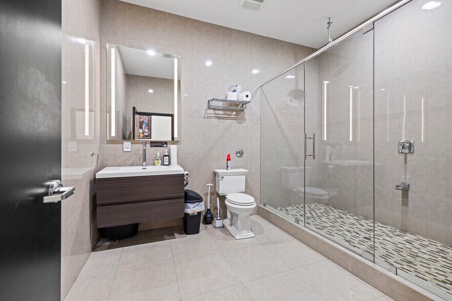 More Photos Of 7460 Varna Ave, North Hollywood Manufacturing For Sale