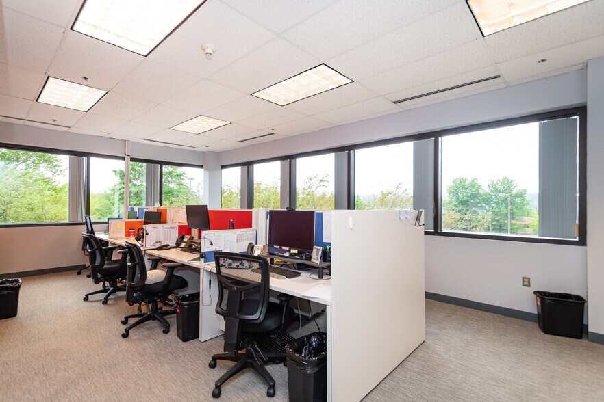 More Photos Of 400 Donald J Lynch Blvd, Marlborough Unknown For Lease