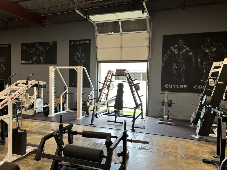 More Photos Of 251-253 Chesterfield Industrial Blvd, Chesterfield Warehouse For Sale