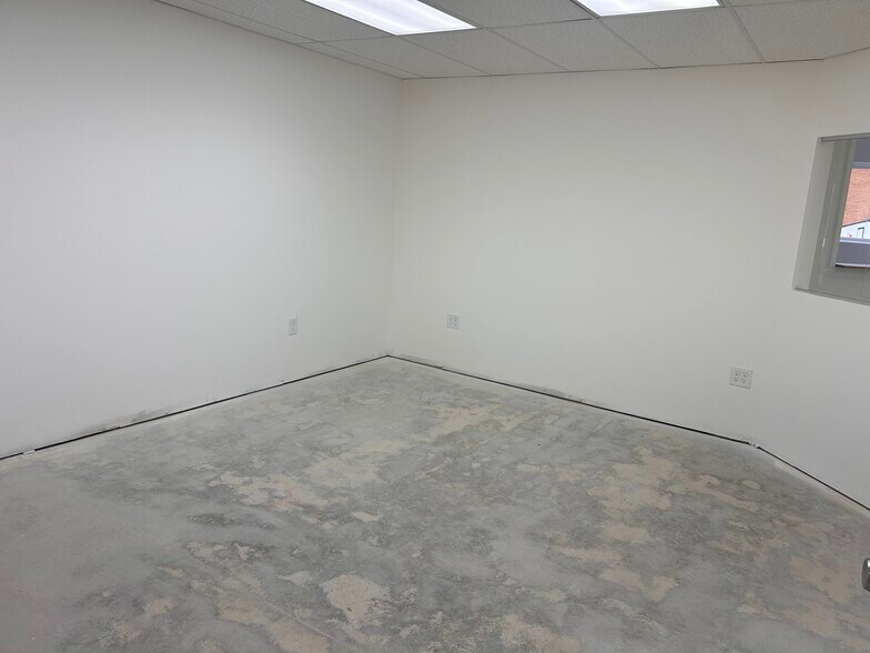 More Photos Of 204 W Pitman St, O'Fallon Office For Lease
