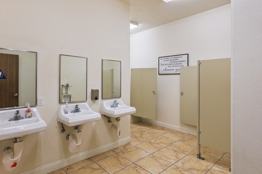 More Photos Of 1415 E Ramsey St, Banning Religious Facility For Lease