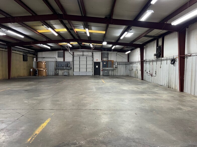 More Photos Of 585 Old Georgia Rd, Moore Warehouse For Lease