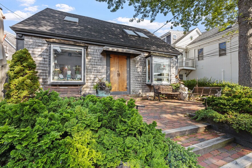 More Photos Of 182 Commercial St, Provincetown Storefront For Sale