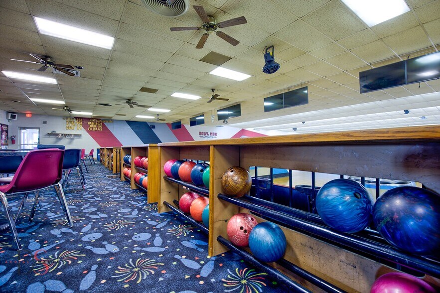 More Photos Of 2414 IL-23, Streator Flex For Sale