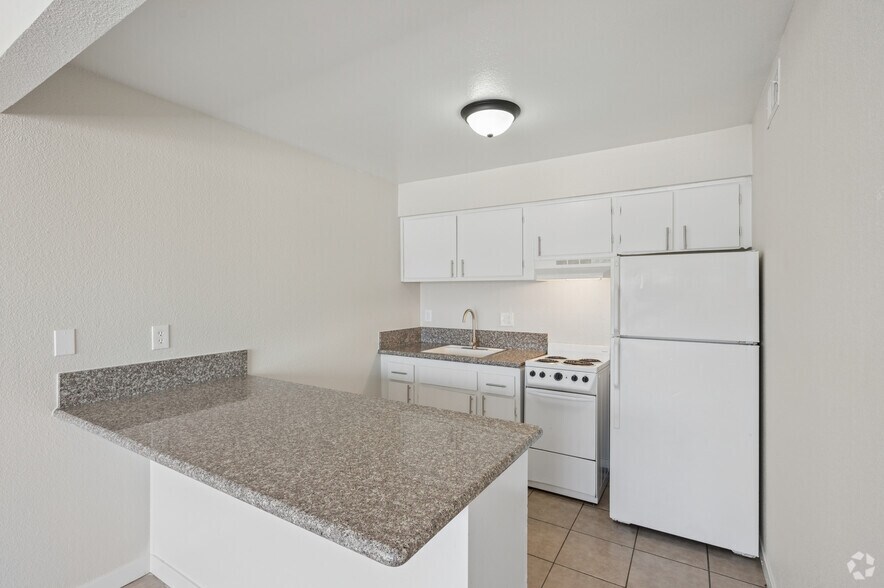 More Photos Of 5800 Bromley Ave, Las Vegas Apartments For Sale