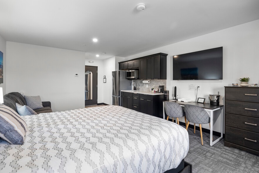 More Photos Of 419 E Market St, Sandusky Hotel For Sale