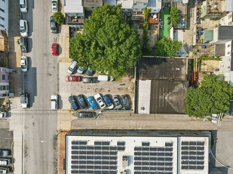 More Photos Of 303 S Eaton St, Baltimore General Retail For Sale