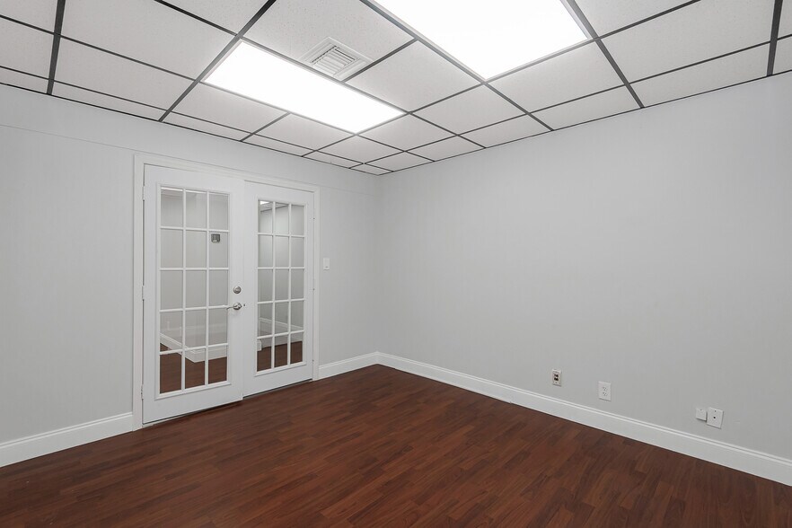 More Photos Of 3650 Coral Ridge Dr, Coral Springs Light Manufacturing For Sale