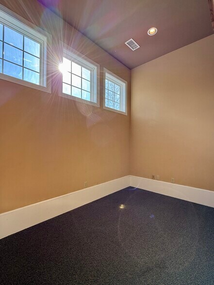 More Photos Of 40 Summers Way, Roanoke Freestanding For Lease