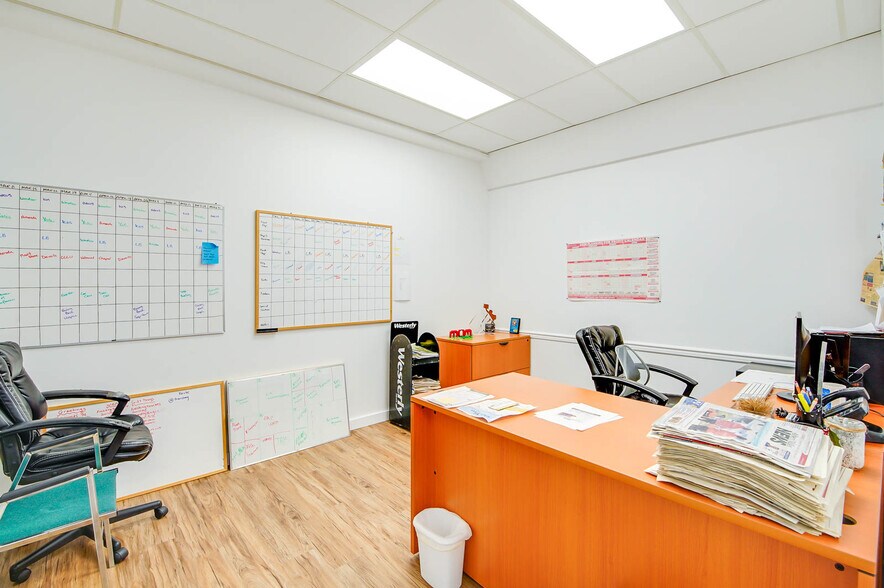 More Photos Of 4918 Napier St, Port Alberni Flex For Sale