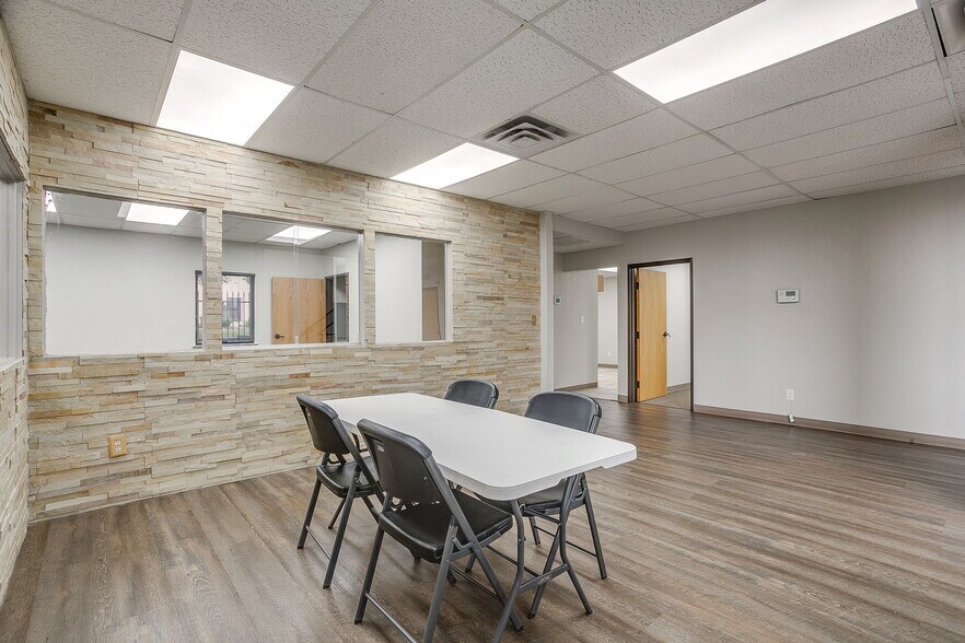 More Photos Of 2030 S Las Vegas Trl, White Settlement Office For Sale