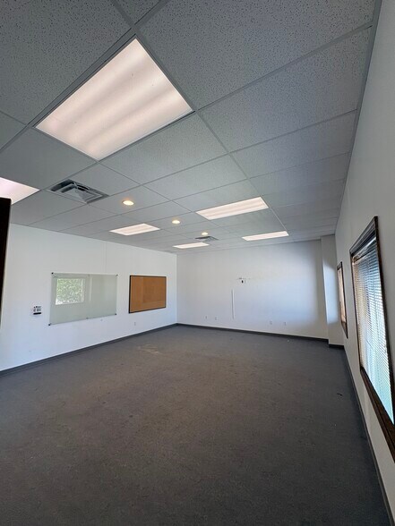 More Photos Of 66850 Executive Dr, Saint Clairsville Warehouse For Lease