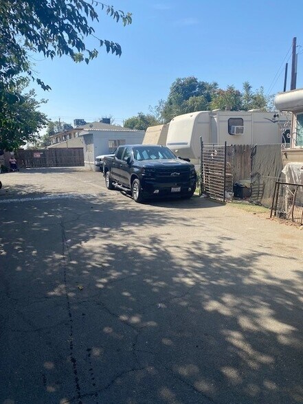 More Photos Of 123 W McCord Ave, Bakersfield Manufactured Housing Mobile Home Park For Sale