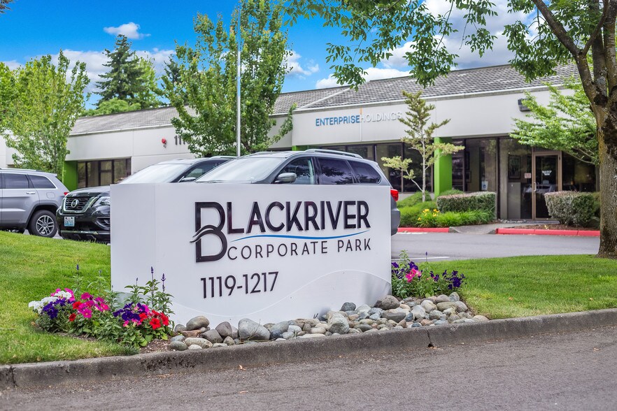 More Photos Of 923 Powell Ave SW, Renton Unknown For Lease