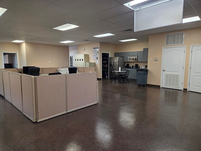 More Photos Of 1070-1072 E Brandon Blvd, Brandon Medical For Lease