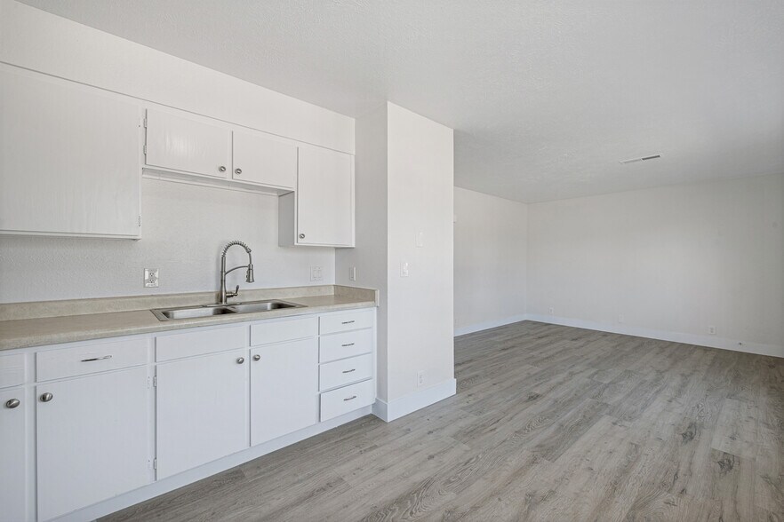 More Photos Of 126 E 1st North St, Mesquite Multifamily For Sale