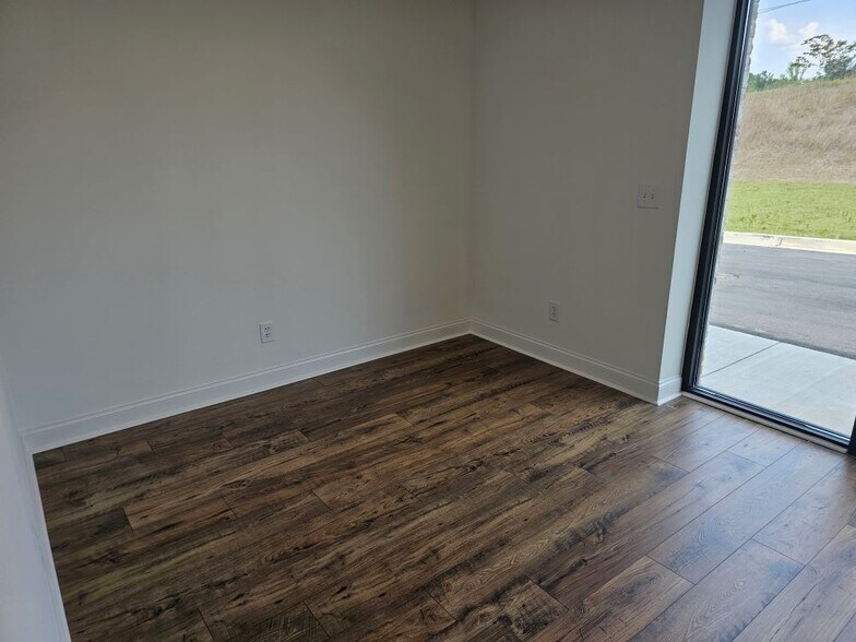 More Photos Of 1667 Broadway Ave, Braselton Warehouse For Lease