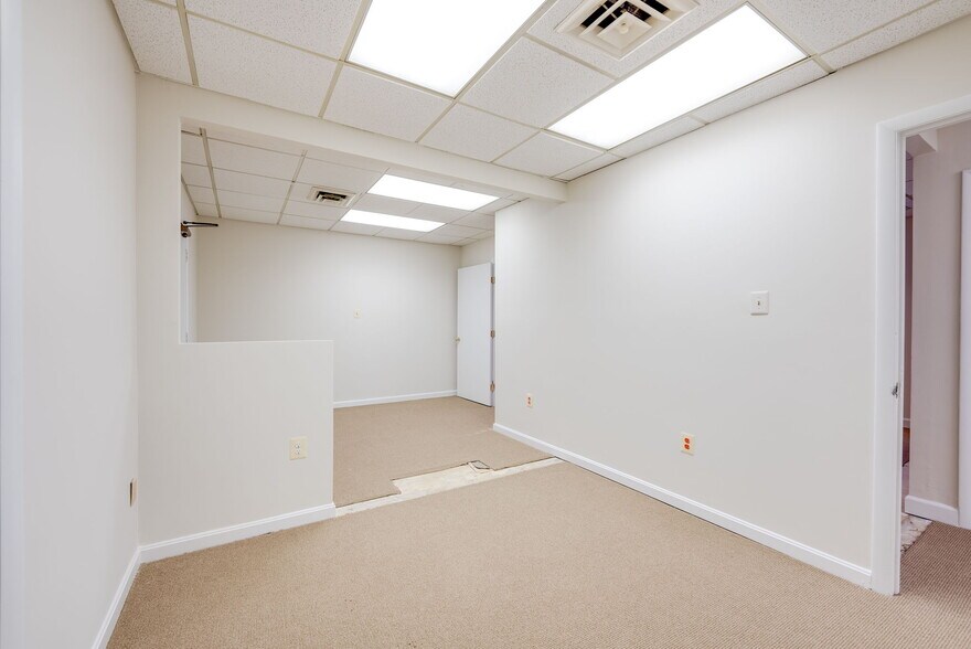 More Photos Of 8303 Arlington Blvd, Fairfax Medical For Sale