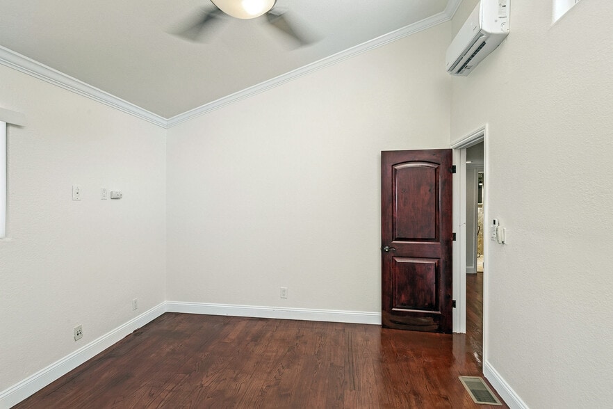 More Photos Of 76 Sunol St, San Jose Warehouse For Sale