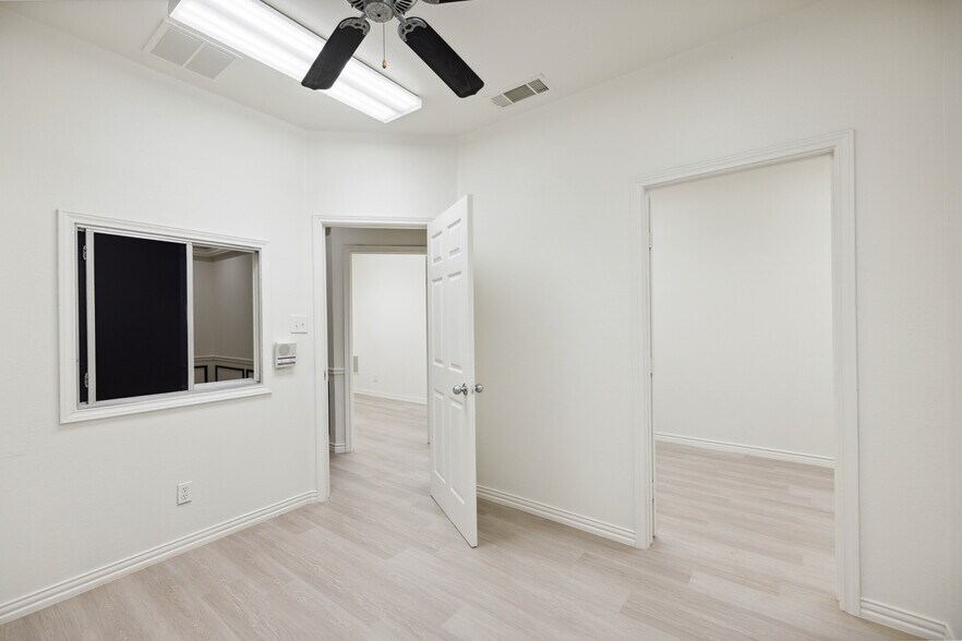 More Photos Of 3606 Marvin D Love Fwy, Dallas Medical For Lease