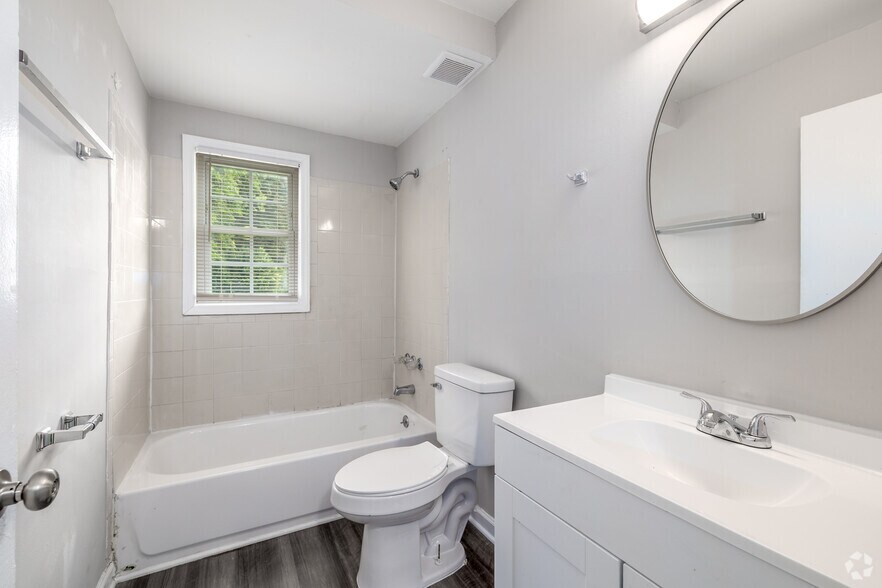 More Photos Of 2607 Cedarhurst Dr, Charlotte Apartments For Sale