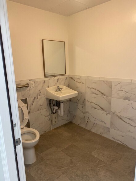 More Photos Of 5840 Amboy Rd, Staten Island General Retail For Lease