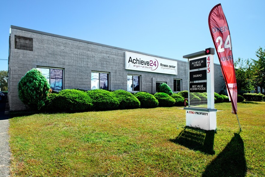 Primary Photo Of 475 Mola Blvd, Elmwood Park Refrigeration Cold Storage For Lease